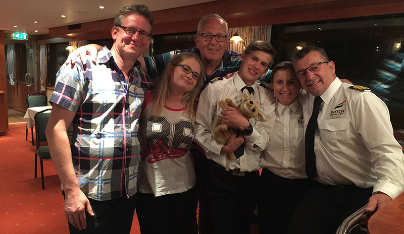 Werner met fans op de foto tijdens een fluvius optreden